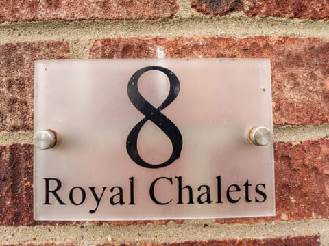 8 Royal Chalet Park Casa in Mundesley