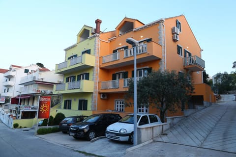 Property building, Facade/entrance, Street view, Parking