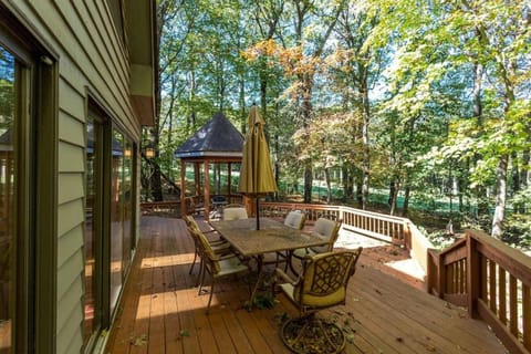 Luxury House at Wintergreen open for Booking in Autumn Season Haus in Nelson County