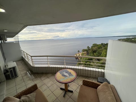 Apartamento no tropical executive hotel com varanda, 1 cama de casal e 2 camas de solteiro Apartahotel in Manaus