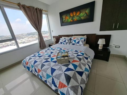 ESMERALDA SUITE CON VISTA CIUDAD/PISCINA/GYM/PARQUEO Apartment in Guayaquil