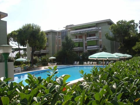 Property building, Pool view