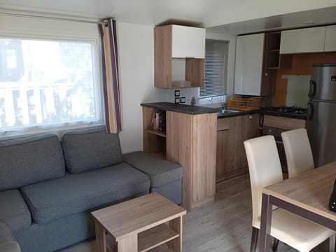 Patio, Spring, TV and multimedia, Coffee/tea facilities, Balcony/Terrace, Kitchen or kitchenette, Living room, Seating area, Dining area, dishwasher, internet, minibar, oven, pet friendly, stove
