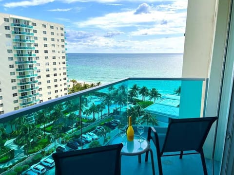 Ocean View Modern Condo Beach Access 11M Apartment in Hollywood Beach