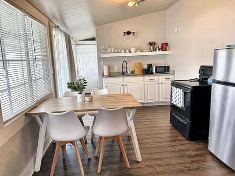 Cozy Charm Studio W 2br I Fully Furnished House in Midwest City