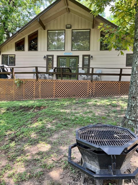 Hideaway - 3 BR Home with PRIVATE POOL on wooded lot Maison in Lake Conroe