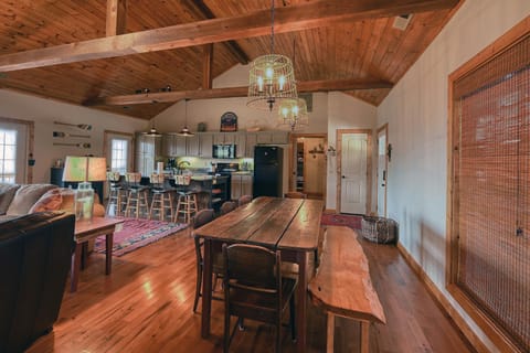 Flying Squirrel Lakeview House - Spacious House with Private Deck and Hot Tub Chalet in Nantahala Lake