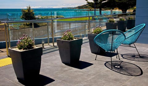 Patio, Facade/entrance, Spring, Day, Balcony/Terrace, On site, City view, Sea view, Street view