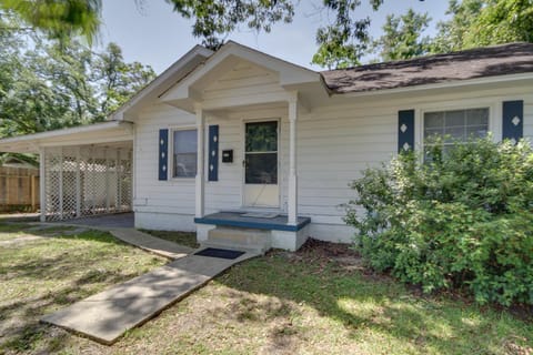 Pet-Friendly Retreat in Gulfport Less Than 1 Mi to Beach! House in Gulfport