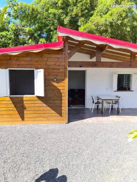 Maison de campagne avec piscine et spa House in Petit-Bourg