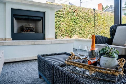 Patio, Seating area, Dining area, Drinks, flat iron