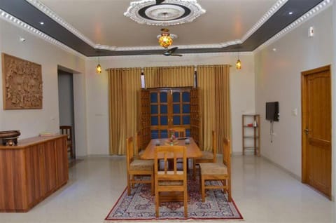 The Royale Country Retreat Bed and Breakfast in Gujarat