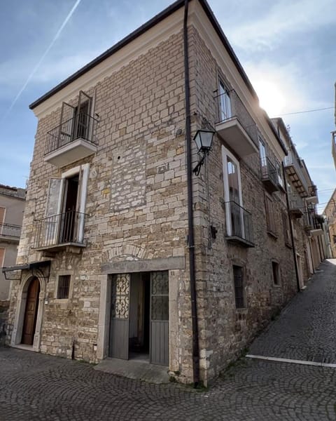 Property building, Day, Neighbourhood, Balcony/Terrace, Street view, Quiet street view, Parking