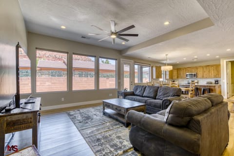 Modern Downtown Indoor Pool Hot Tub Views Maison in Kanab