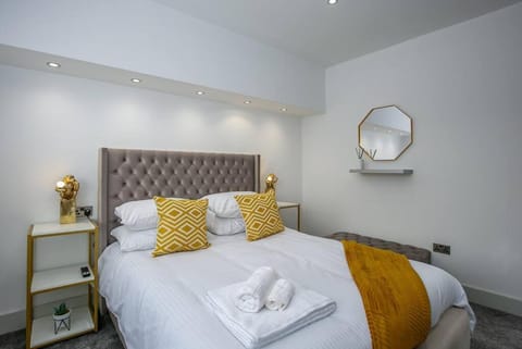 4 Bed House Holiday Home With Hot Tub Near Skegness & Ingoldmells Villa in Skegness