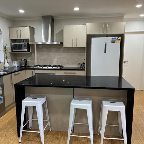 Beautiful 2 Bedroom Home Condo in Auckland