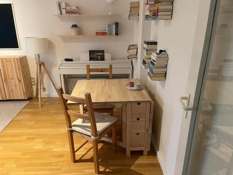 Dining area, Food, hair dresser