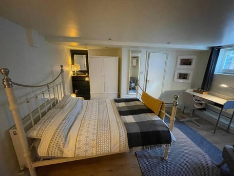 Cute basement studio Apartment in London Borough of Hackney