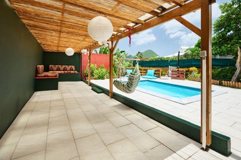 Balcony/Terrace, Balcony/Terrace, Swimming pool