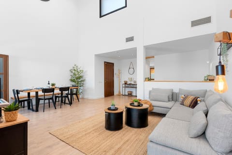 Living room, Dining area