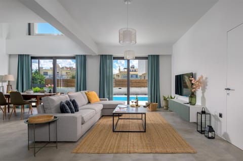 Living room, Pool view