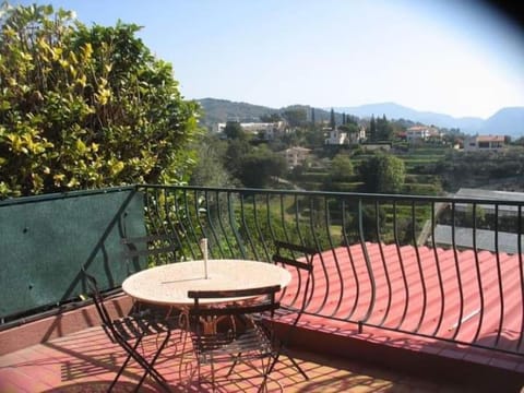 View (from property/room), Balcony/Terrace, Mountain view