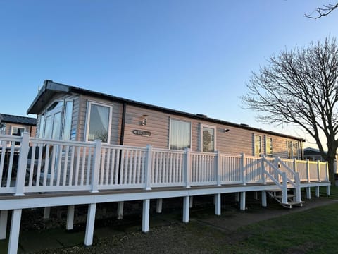 Sea view luxury caravan Campground/ 
RV Resort in Primrose Valley