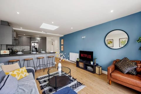 Lovely Bristol Gem - Sleeps 22 Apartment in Bristol