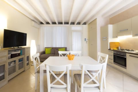 TV and multimedia, Kitchen or kitchenette, Seating area, Dining area