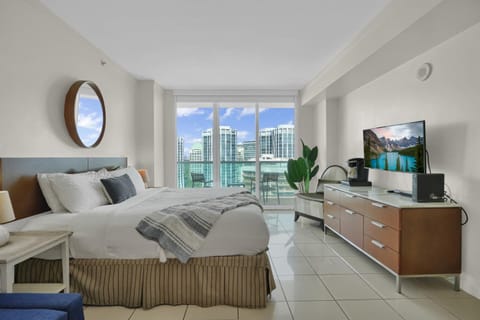 Beautiful Blue & Gold Studio With Ocean View Casa in Coconut Grove