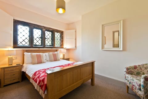 Photo of the whole room, Decorative detail