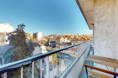 Appartement 4 chambres 8 couchages avec extérieur Apartamento in Marseille