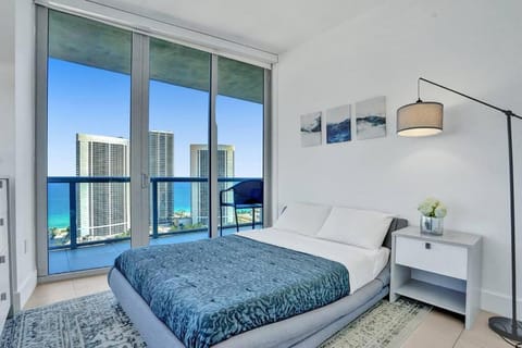 Sky-High Spacious Ocean View Condo 4 BDRS 3 BATH House in Hallandale Beach