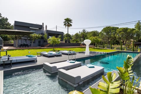 Pool view, Swimming pool, sunbed