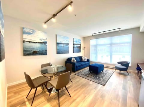 Perfect Brand New Condo In The Heart of Sidney Appartement-Hotel in Sidney