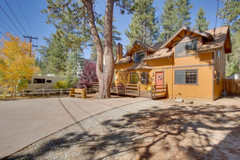 Dancing Bear Lodge about 1 Mi to Big Bear Lake! House in Big Bear