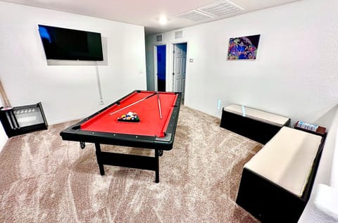 Communal lounge/ TV room, Billiard, Game Room, Game Room, Evening entertainment