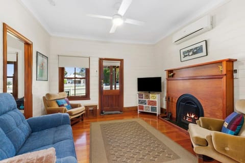 Sunset Cottage By The Bay Pet Friendly House in Portarlington