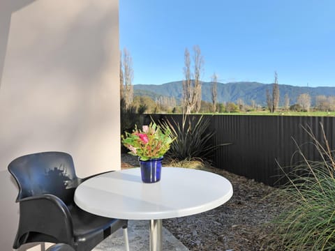 Patio, Mountain view