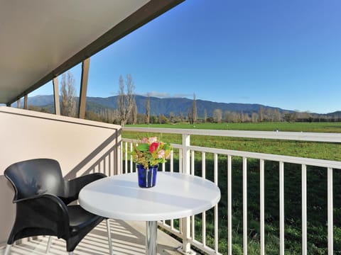 Balcony/Terrace, Mountain view