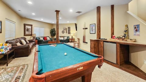Dreamy 6 BR with Hot Tub Walk to Goose Pasture Tarn Casa in Blue River