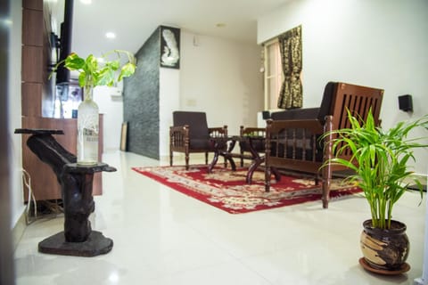 Communal lounge/ TV room, TV and multimedia, Living room, Seating area, Evening entertainment