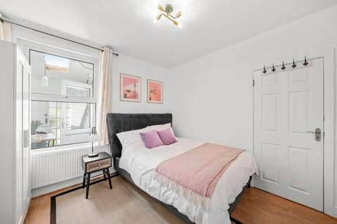 Bright 2 Bed Perfect Central Hub Apartment in London Borough of Hackney