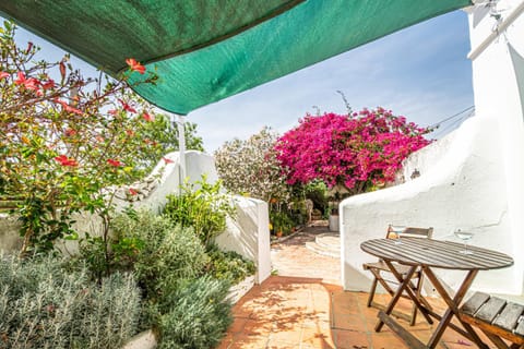 Patio, Spring, Day, Garden, View (from property/room), Balcony/Terrace, Dining area, Garden view