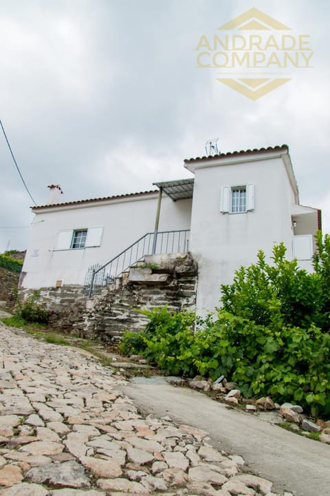 Casa da Calçada Guest House Bed and Breakfast in Vila Real District