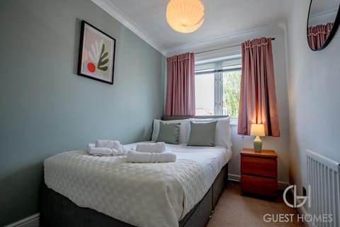Guest Homes - Pirie Avenue House in Worcester