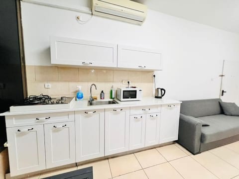 New! Royal family ground apartment 2BR Apartment in Tel Aviv District