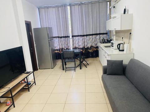 New! Royal family ground apartment 2BR Appartamento in Tel Aviv District