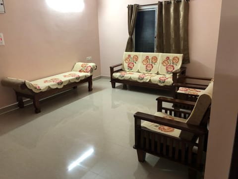 Tirumala Elite Homestay (near Railway station & Bustand) Condominio in Tirupati