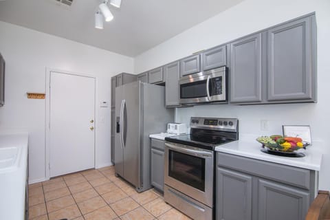 Stylish Home Phoenix - Low Rates NOW! Casa in Laveen Village